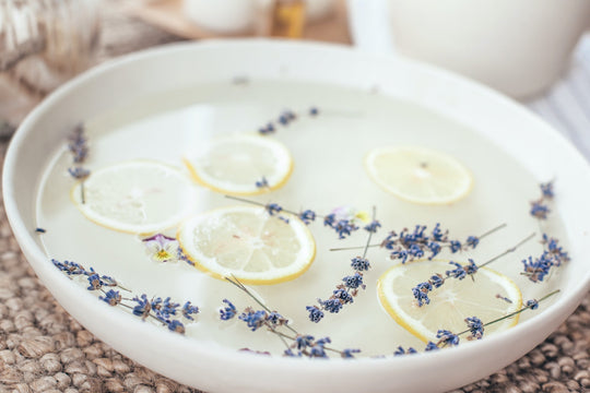 Fußbäder: Heilmittel und Wellness zugleich - FLORIA